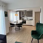Aurora Apartament *
