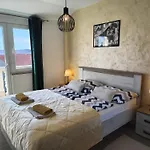 Aurora Apartment *